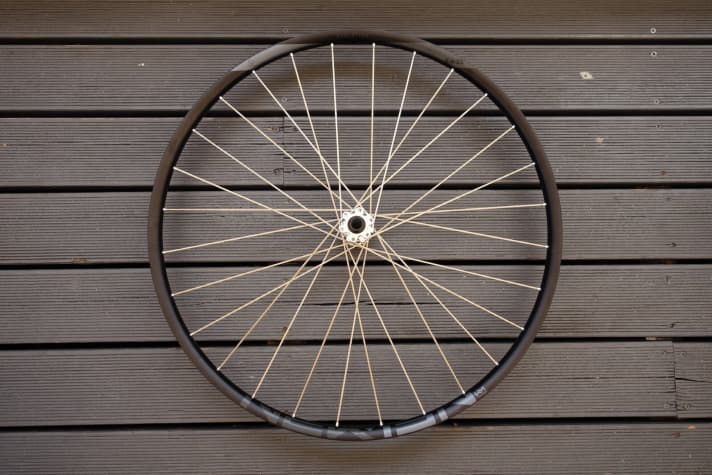   The complete wheelset with a 25 millimetre wide Newmen aluminium rim should weigh just 1193 grams (27.5 inch) or 1236 grams (29 inch).