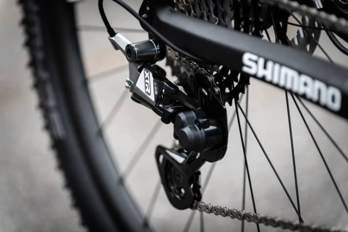   Unscheinbar versteckt sich der Shadow+-Hebel, mit dem man Kettenschlagen minimiert, im Käfig des neuen XTR-Schaltwerks.