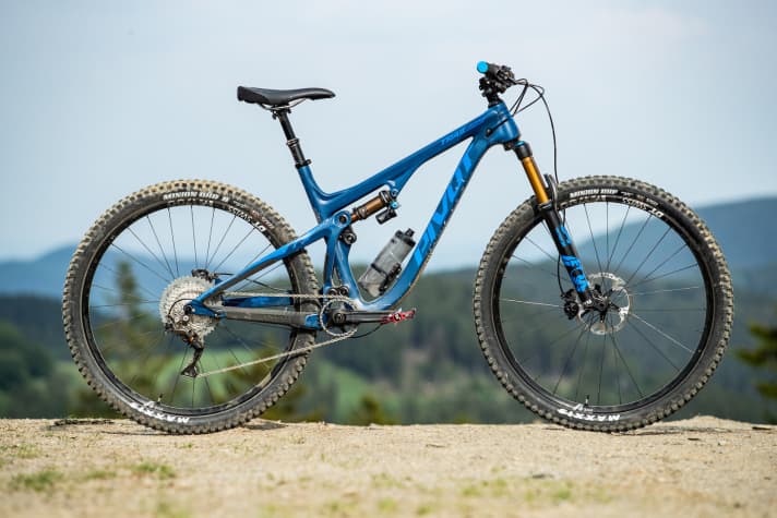   In der Shimano-Pro-Ausstattung kostet das Pivot Trail 429 satte 6948 Euro und bringt 13,4 Kilo ohne Pedale auf die Waage.