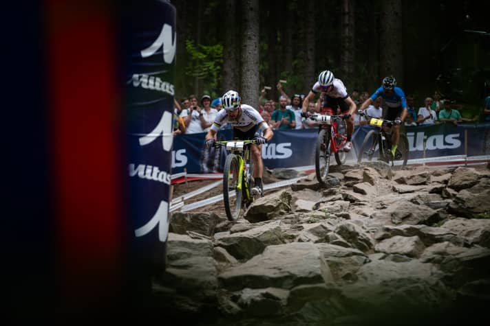   Anton Cooper (centre) in particular was able to put Nino Schurter under a lot of pressure towards the end of the race.
