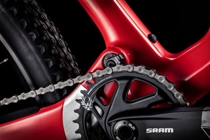   The new Canyon Lux can only be ridden with 1x drivetrains, but always has a mini chain guide fitted as standard.