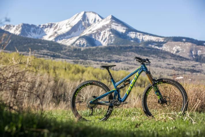   The Pivot Firebird 29 is also available in blue.