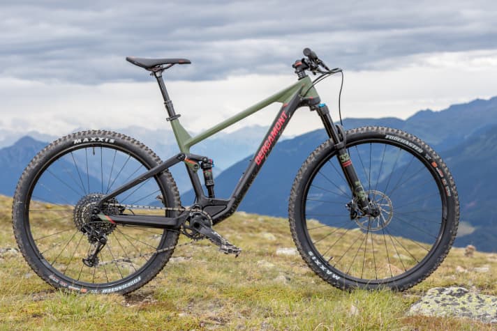   The new Bergamont Contrail Carbon: Here the Elite version for 4000 euros with 12.9 kg without pedals.