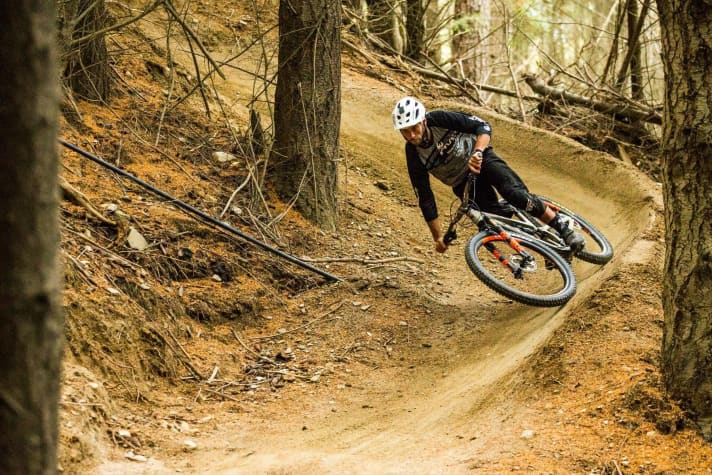   Eddie Masters puts the spurs to the Firebird.