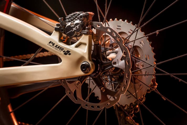   27.5 inch Plus is the second option alongside 29 inch: up to 3.0 inch tyre clearance, and geometry adjustment through various headset shells.