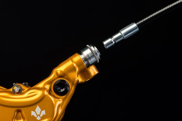   Quetschnippel adé: Speed lock nennt Formula das System, um die Bremsleitung trennen und wieder anschließen zu können, ohne dass Hydraulikflüssigkeit raus oder Luft rein kommt.