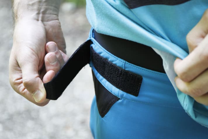   The waist size can be adjusted in no time at all using the robust Velcro fastener.