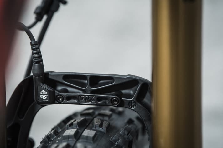   A sensor is located on the unsprung part of the fork and registers the surface conditions 1000 times per second.