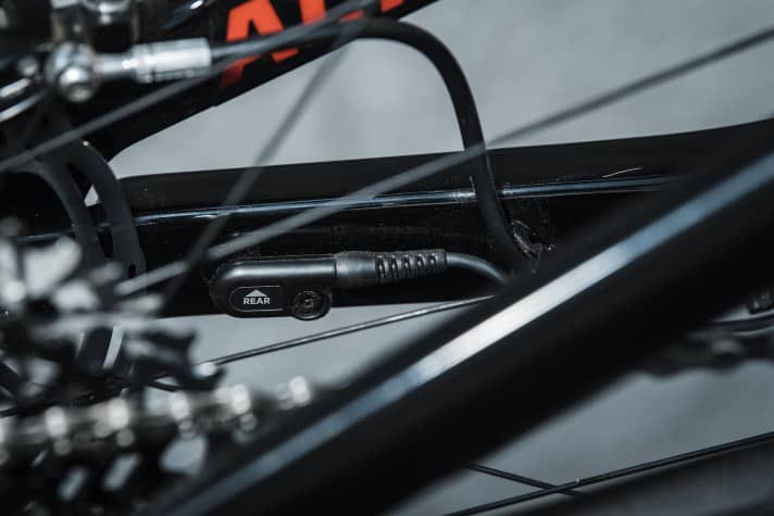   The rear sensor is located on the chainstay and supplies all the necessary information to the damper at a speed of 1000 Hertz.