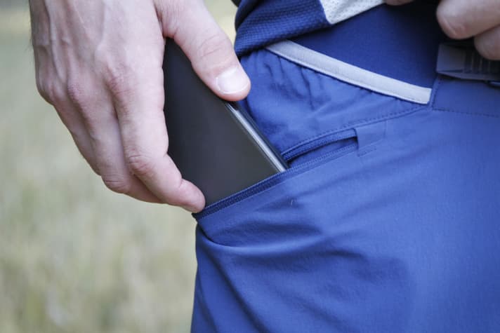   Zipped pocket on the thigh for mobile phone and co.