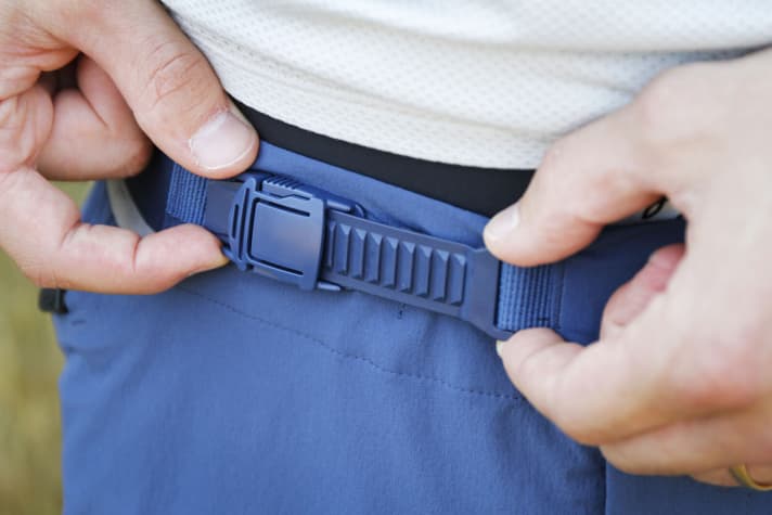   Unusual but good: a ratchet closes the trousers and adjusts the waistband width at the same time.