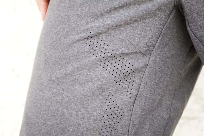   Small ventilation holes cool the body on hot days.