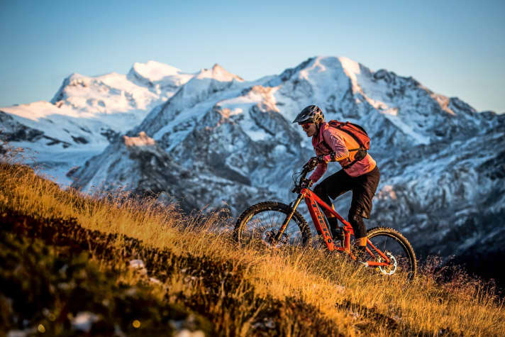   720.000 E-Bikes sollen nach <a href="http://www.ziv-zweirad.de/marktdaten/" target="_blank" rel="noopener noreferrer nofollow">Angaben des Zweirad Industrie Verbands (ZIV)</a>  im Jahr 2017 verkauft worden sein. Gut jedes fünfte davon (21,5 Prozent) war ein E-MTB. Aber: Fast viereinhalbmal so viele normale Mountainbikes gingen über den Ladentisch.