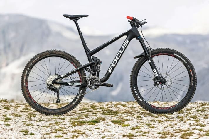   Focus Jam C Pro 27 (3799 euros) - Like trail bikes, all-mountain bikes are primarily designed for touring use. However, with up to 150 millimetres of suspension travel, they focus on downhill fun.