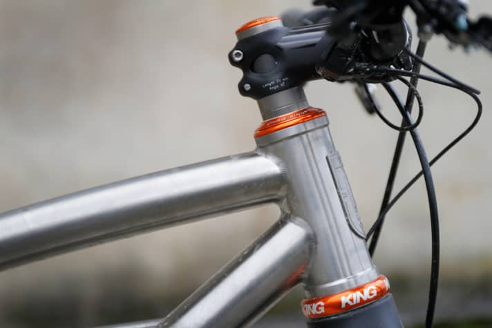   The MTB 29er Cruiser combines extravagance and function - all three main tubes are butted, the Di2 cable runs discreetly through the head tube.