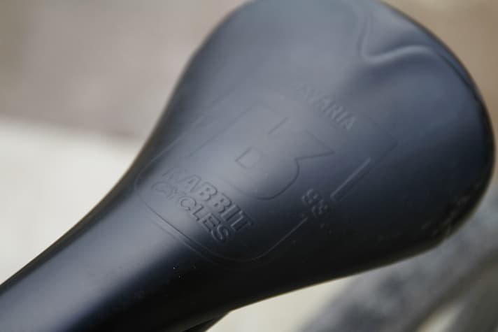   Corporate Identity – auch beim Sattel am Bike von Rabbit.