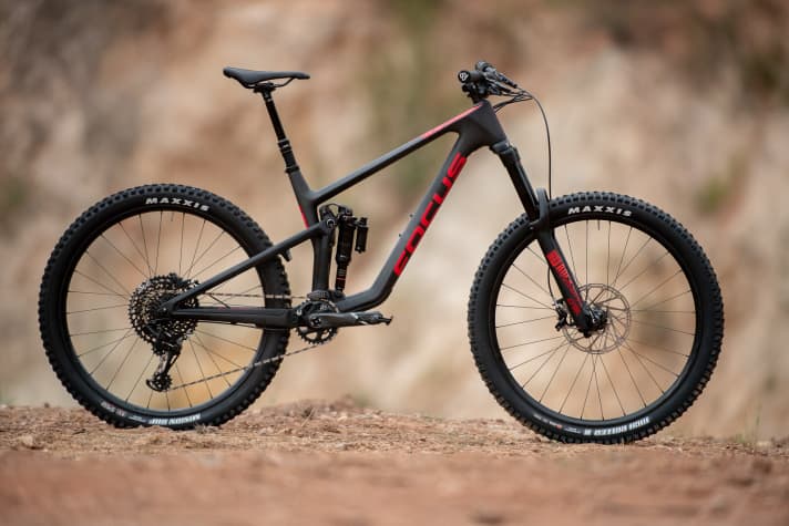   Das Focus Sam 9.9 schlägt mit 5999 Euro zu Buche und verfügt über ein hochwertiges Rock Shox-Fahrwerk.
