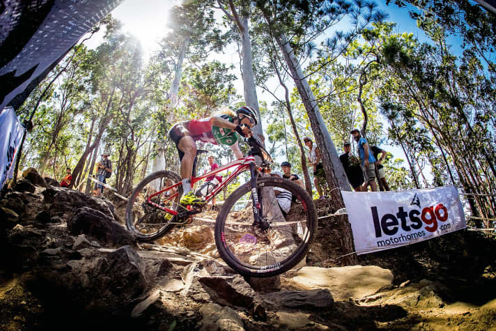   Es sah fast so aus, als würde Jolanda Neffs Erfolgssträhne nach dem Wechsel zu Kross vergangenes Jahr abreißen. Aber kurz vor Ende der Saison holte sie in Cairns (Australien) den Weltmeistertitel für den Polnischen Bike-Hersteller.