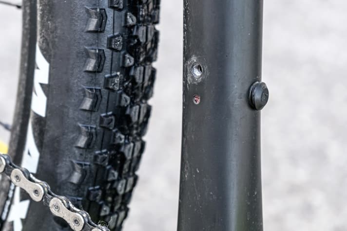   If the 1x12 drivetrain is not enough for you, you can also retrofit a front derailleur to the Canyon Exceed CF SL and thus a 2x drivetrain.