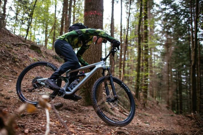   The handling is intuitive. The 2.5 mm front tyre ensures a high level of safety.