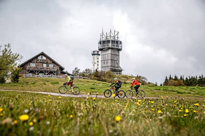   The Rad-Rennsteig is a perfectly signposted tour for mountain bikers that has a number of trails to offer.