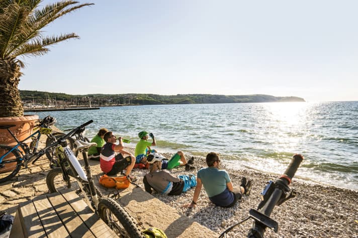   In sieben Etappen von Bayrischzell ins slowenische Soca-Tal: eine MTB-Alpenüberquerung abseits der vielbefahrenen Routen.