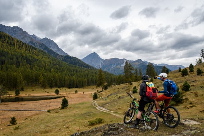   The Laj Nair (black lake) above Scuol is a peat lake and lives up to its name.