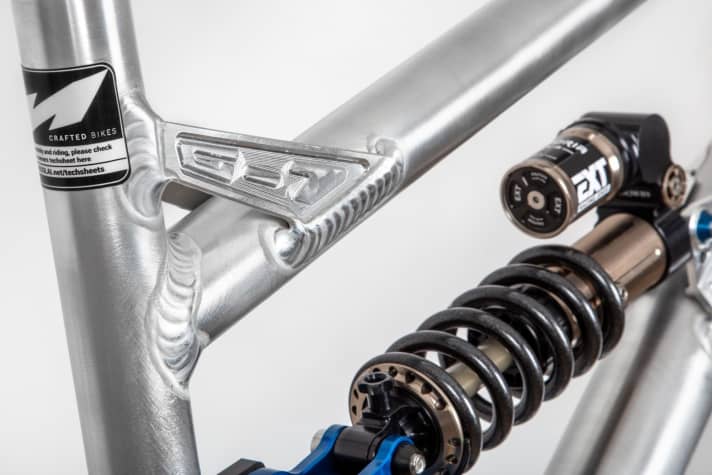   "G1". Stolz prangt der Schriftzug auf der Verbindung von Sitz- und Oberrohr. Jetzt muss das Bike in unseren Tests zeigen, was es wirklich kann.