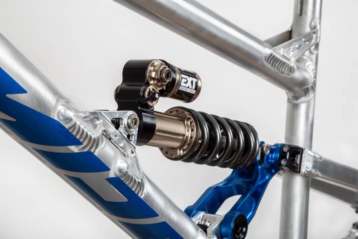   The shock from Extreme Racing Shox is the centrepiece of the bike. The shock and frame were developed hand in hand, so to speak.