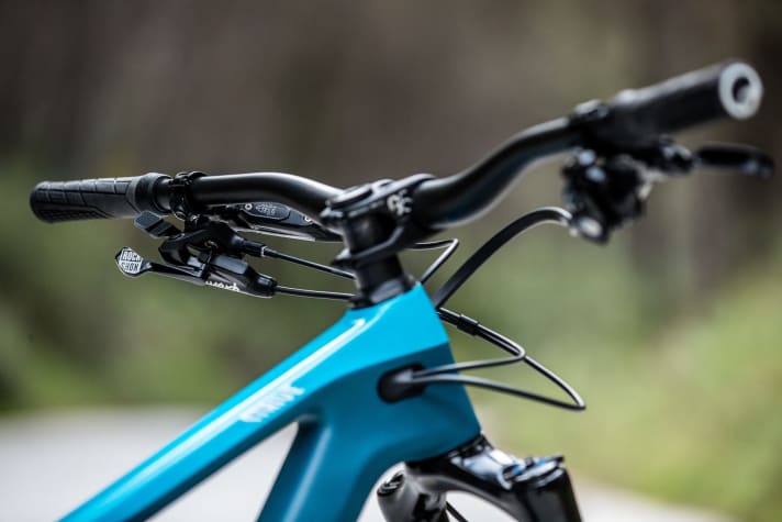   Entgegen der anderen aktuellen Canyon-Modelle wie Spectral oder Neuron wurden die Züge intern im Rahmen verlegt und nicht in einem Kunststoffschützer unter dem Unterrohr.