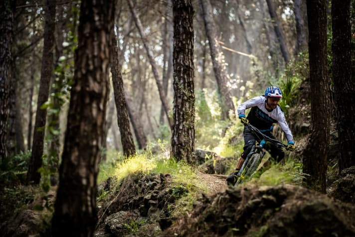   Bei der Entwicklung des neuen Strives hatten DH-Legende Fabien Barel und Enduro-Racerin Ines Thoma einen großen Einfluss.