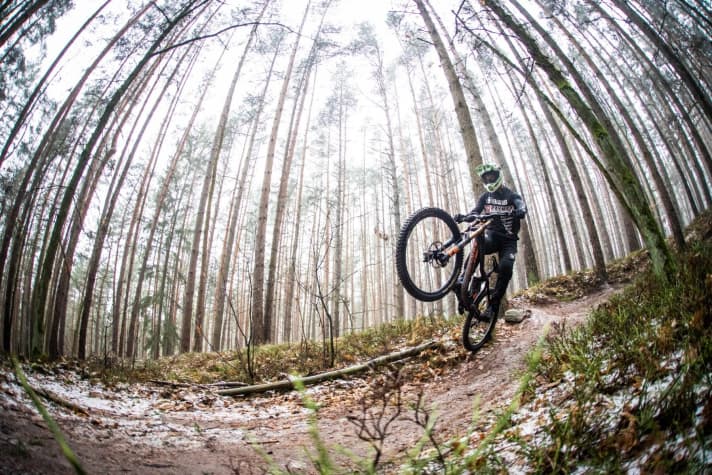   Immer im Vollgasmodus. Der Downhill-Bike von R Raymon ist noch ein Prototyp.