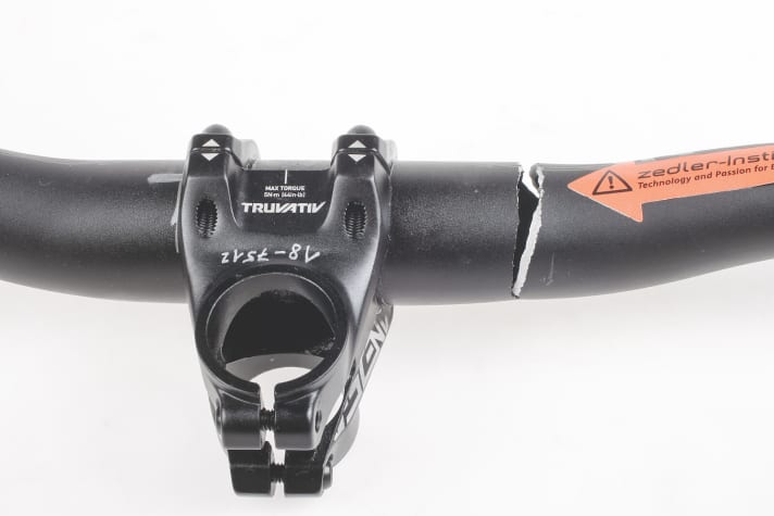 Truvativ Descendant Kyle Strait: 104,601 load changes. The very wide aluminium handlebars only managed the cross-country hurdle and tore every time near the stem clamp.