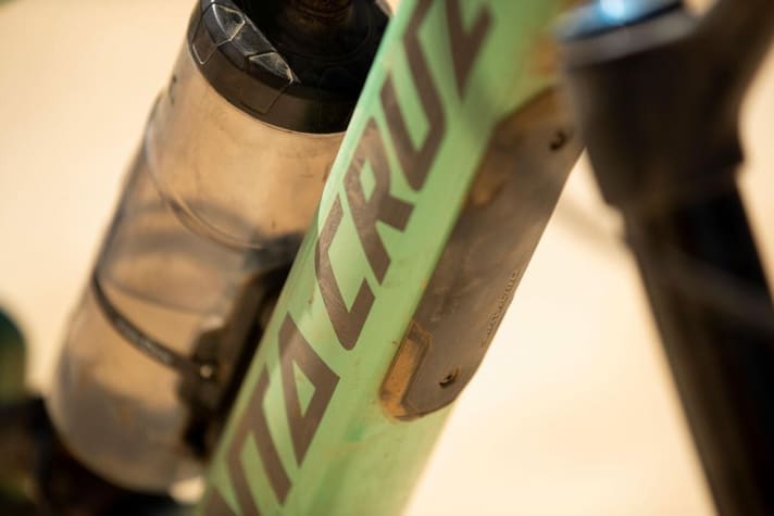   There is space for a bottle cage in the frame. By the way: The plastic on the down tube protects the frame from damage during transport in the back of a pickup truck. Seems to be a problem in America.