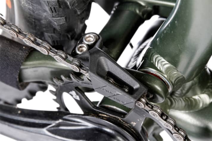   Rocky Mountain Instinct A50: Rear derailleur damper and profiled chainring teeth now keep the chain very well in check. An additional, beautifully integrated chain guide ensures 100 per cent protection against jumping off.