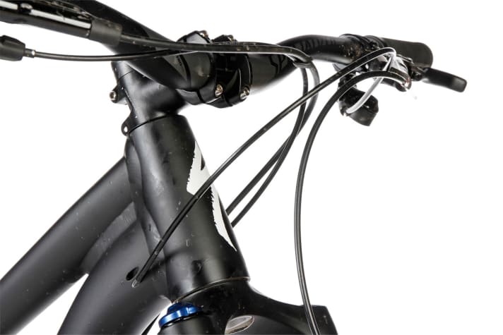   Specialized Stumpjumper FSR Comp: At 652 millimetres, the stack value on the Specialized is the largest. To compensate for the high front end, we had to turn the stem around.