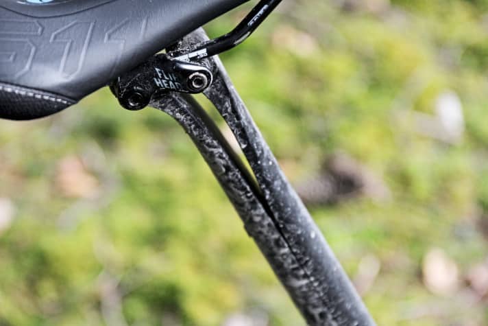   Komfortsänfte: Das Justieren der Sattelneigung ist bei der VCLS-Stütze etwas fummelig. Der Komfortgewinn dafür deutlich spürbar. Trotz kleinem Schaden hielt sie tadellos.