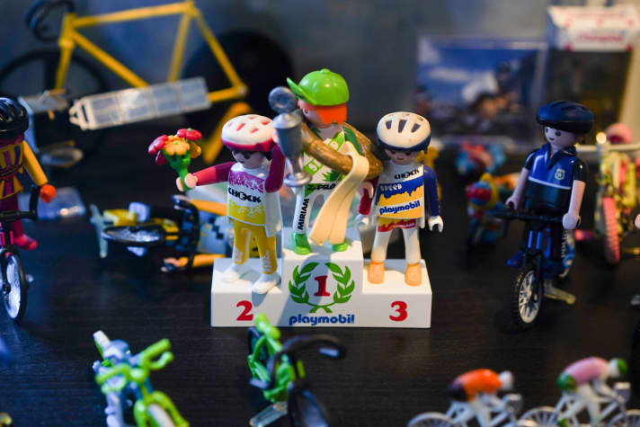   The walls are decorated with bicycles, the showcases full of parts and everything that has to do with cycling. This Playmobil still life is one of them.