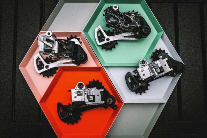   The first prototypes were already available on an 11-speed basis at a very early stage. The development of the finished AXS shifting groups took years.