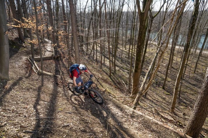   Am Flussufer, im Wald oder künstlich angelegt: Schmale Biker-Pfade gibt es in ganz Deutschland. Wir versuchen, die Besten zu einer Route zu verbinden.