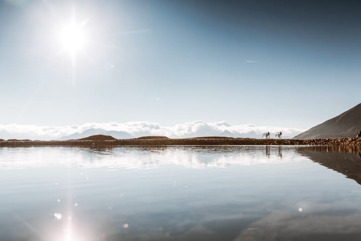   Was tun, wenn man Zweiradfanatiker in einer Tourismus-Destination ist? Man überzeugt die Verantwortlichen, dass Biken die Zukunft ist, gestaltet sich eine Republik ganz nach seinen Wünschen und schart Bürger um sich, die genauso ticken.