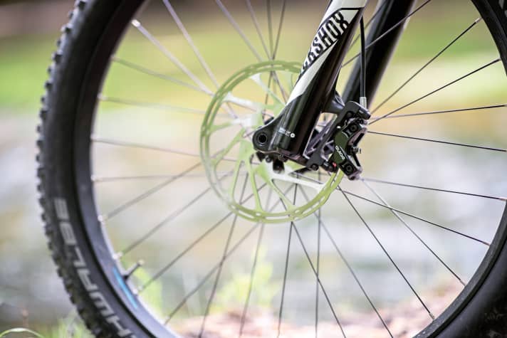   Conway MT 827 Plus: The Sram Guide R with a large 200 mm disc provided the best deceleration.
