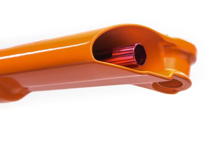   Auch bei der Zugstufenverstellung ändert sich nichts. Die 100-mm-Federgabel gibt's natürlich auch weiterhin in Schwarz und als Performance- sowie Performance Elite-Version.