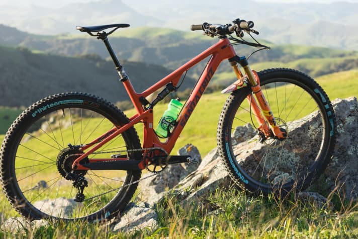   The XCXr crank in particular is a real lightweight and also not as expensive as its counterparts from Sram and Raceface. The cassette, on the other hand, is heavier than the top models from the competition, but doesn't cost as much.