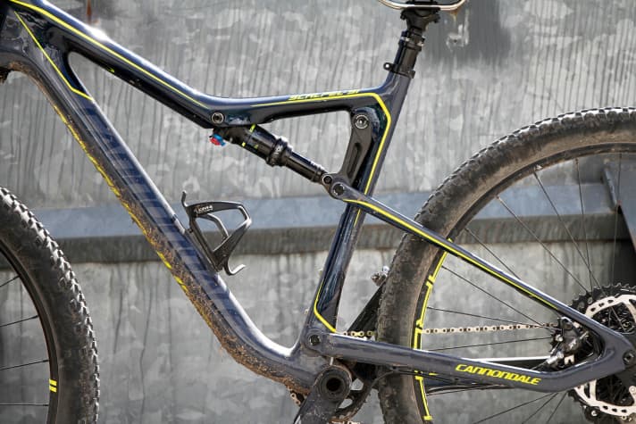   Für die SE-Version tauscht Cannondale nicht nur die Wippe, sondern auch den Hinterbau im Vergleich zur normalen Marathon-Version. Man kann also seinen Marathon-Rahmen nicht selbst durch den Tausch eines Dämpfers günstig zur Trail-Maschine tunen.