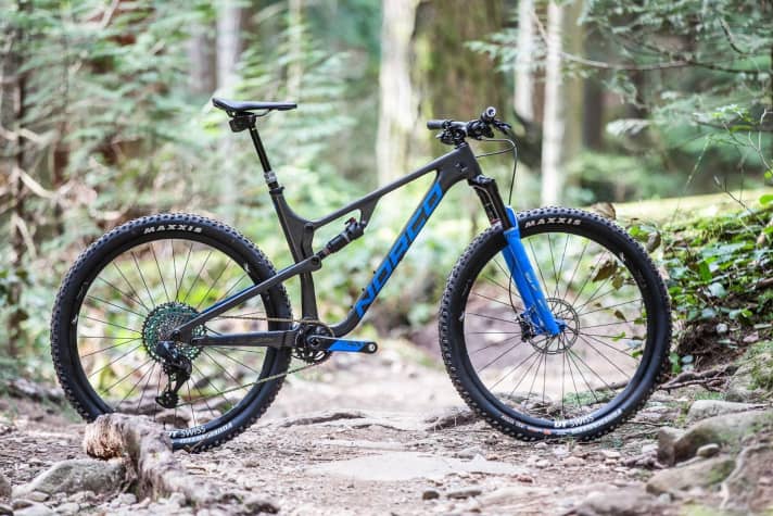   With a Vario support, slightly more suspension travel and wider tyres, the Revolver 120 is designed to be more comfortable and offer more reserves, while at the same time being sporty.