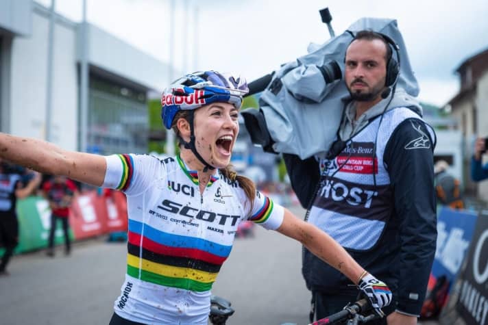   Die Gesamtworldcup-Siegerin 2019 Kate Courtney konnte 2020 zwar nicht ganz an ihre Leistungen aus den Vorjahren anknüpfen, doch rechtzeitig für die Olympia-Saison 2021 scheint sie wieder in Form zu kommen.