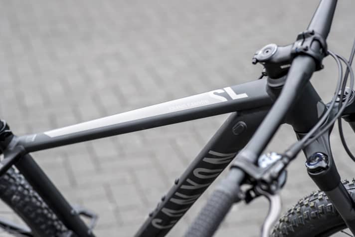   The SL lettering on the top tube reveals the new frame at first glance.