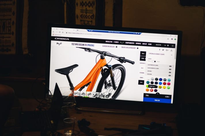   Wie immer bei Orbea kann auch das Occam im MyO-Konfigurator umfangreich angepasst werden. Die umfangreiche Anpassung der Rahmenlackierung bleibt aber den beiden Topmodellen vorbehalten, die Ausstattung kann man bei jedem Modell konfigurieren. 
