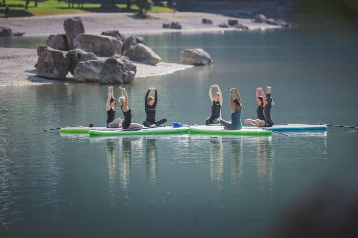 Contrast programme: yoga by the lake or a SUP round on the lake - or both together. | n.